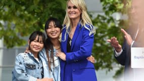 Laeticia Hallyday et ses filles.