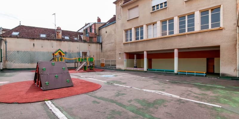 Cette école est à vendre sur la plateforme agorastore.fr