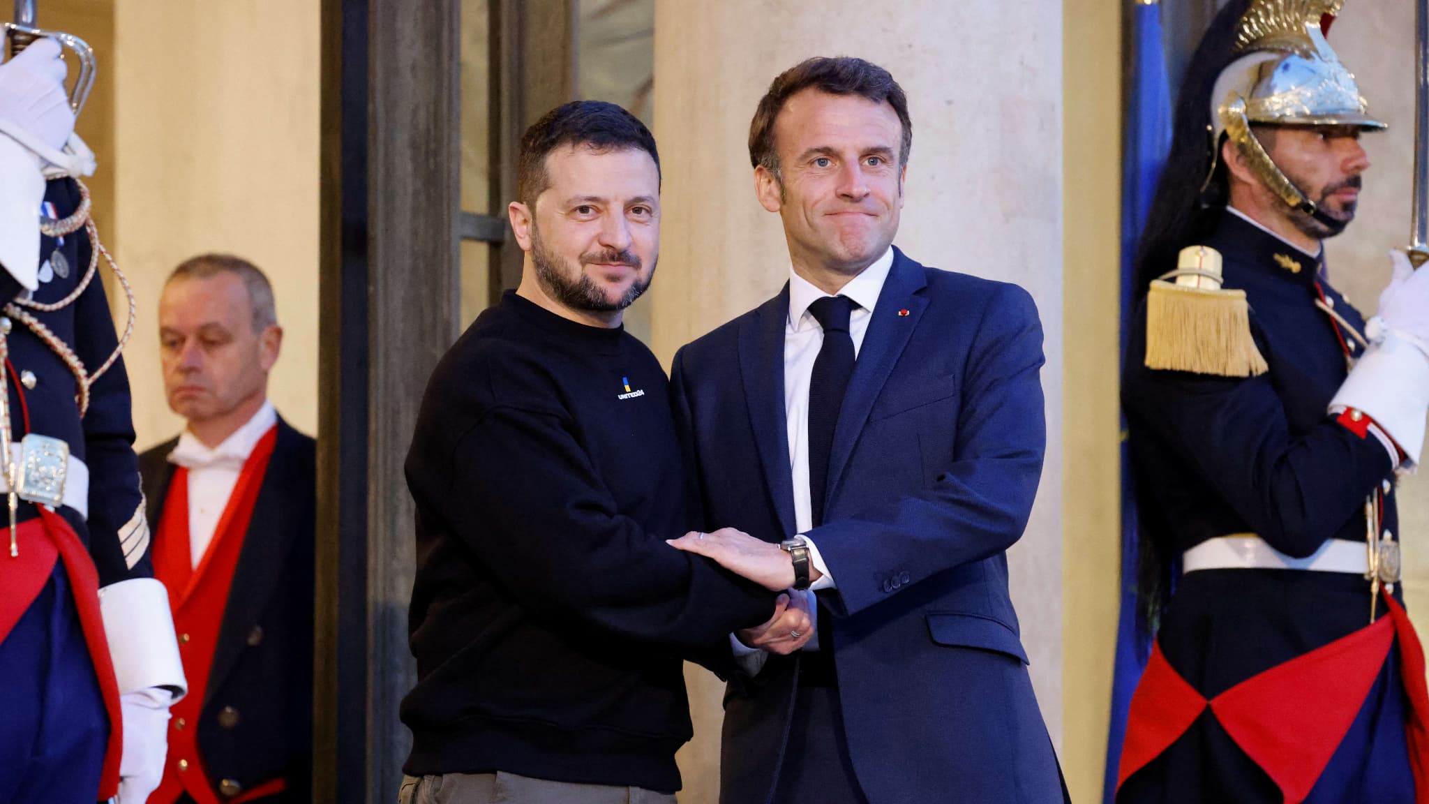 Emmanuel Macron et Volodymyr Zelensky vont signer un accord bilatéral ...
