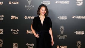 Natalie Portman sur le tapis rouge de la cérémonie du Ballon d'or 2024 lundi soir au Théâtre du Châtelet