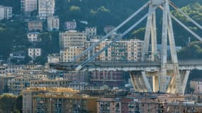 Le viaduc en partie effondré de Gênes, en Italie. 