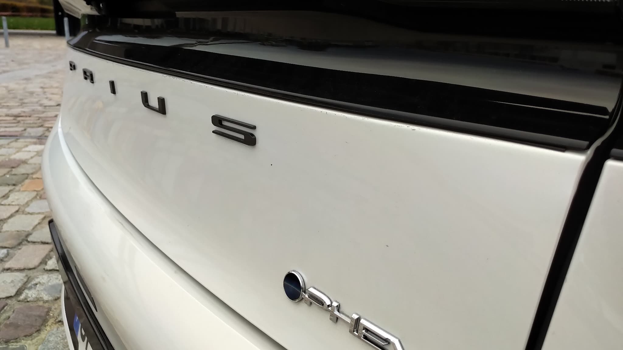 La face arrière de cette Toyota Prius est très élégant La face arrière de cette Toyota Prius est très élégant