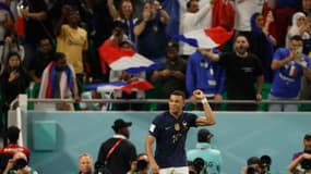 Kylian Mbaooé devant les supporters français