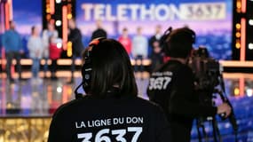 Photo fournie par France Télévisions du 4 décembre 2020 montrant les techniciens à l'oeuvre lors de l'édition 2020 du Téléthon (illustration)