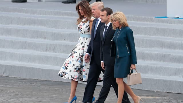 Emmanuel Macron, son épouse et le couple Trump le 14 juillet 2017 sur les Champs-Élysées à Paris