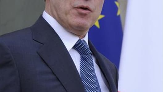 Le ministre français de l'Intérieur, Claude Guéant, sera candidat aux élections législatives de 2012 à Boulogne-Billancourt (Hauts-de-Seine), a-t-on appris jeudi dans son entourage. /Photo prise le 19 octobre 2011/REUTERS/Gonzalo Fuentes