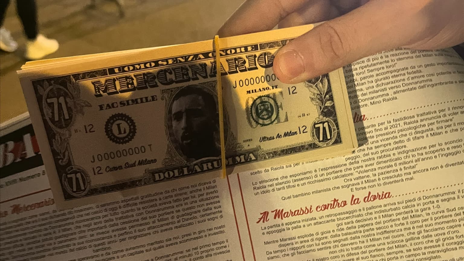 La distribution des faux billets anti-Donnarumma avant Milan-PSG, le 7 novembre 2023