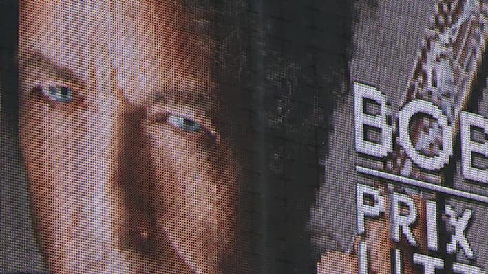 Un panneau d'affichage "Bob Dylan prix Nobel de littérature" au stade Mayol de Toulon. Un panneau d'affichage "Bob Dylan prix Nobel de littérature" au stade Mayol de Toulon.