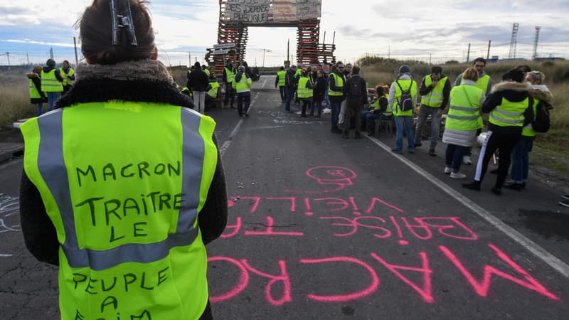 Des gilets jaunes, à Frontignan dans l'Hérault, le 3 décembre.
