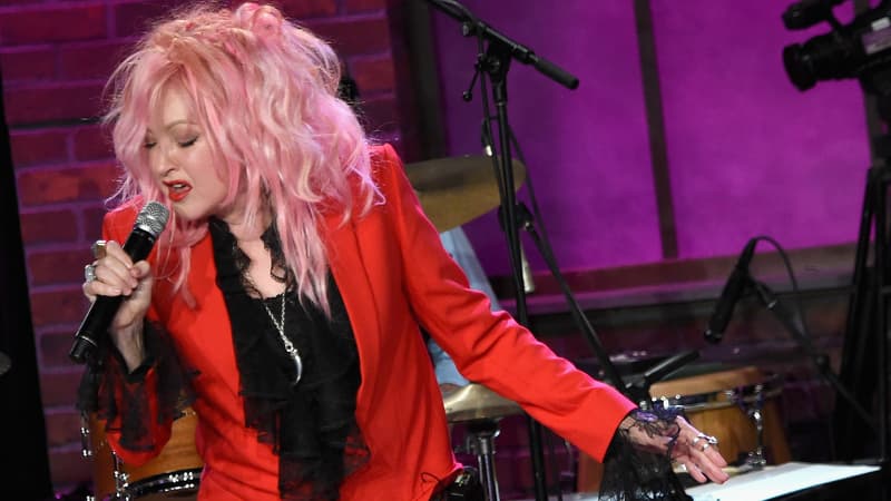 Cyndi Lauper chante "Girls Just Wanna Have Fun" à Nashville en 2016