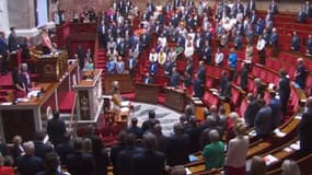 Les députés observent une minute de silence à l'Assemblée nationale après l'attaque au couteau près du lac d'Annecy