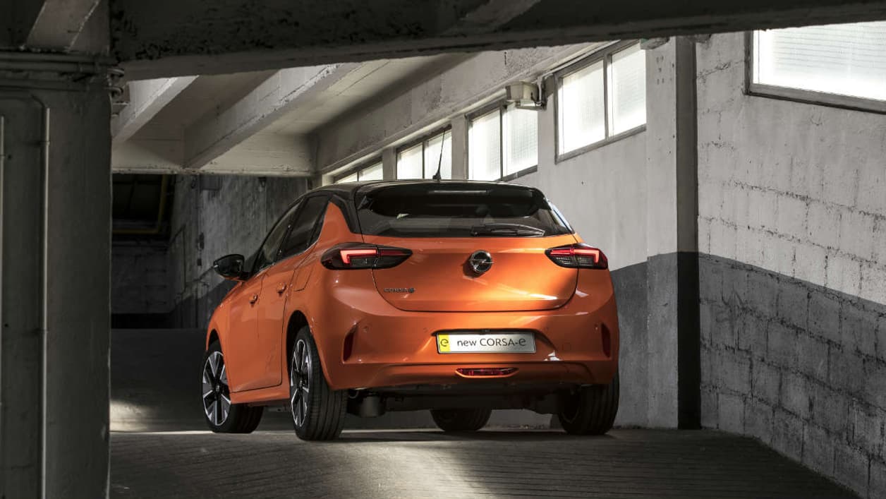 Selon une étude qualitative, les futurs clients ne voulaient pas de différenciation trop marquée entre Corsa thermique et Corsa électrique (ici en photo). 