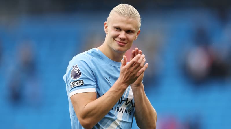 Erling Haaland, attaquant de Manchester City, applaudit les supporters après un match de Premier League, 27 septembre 2025