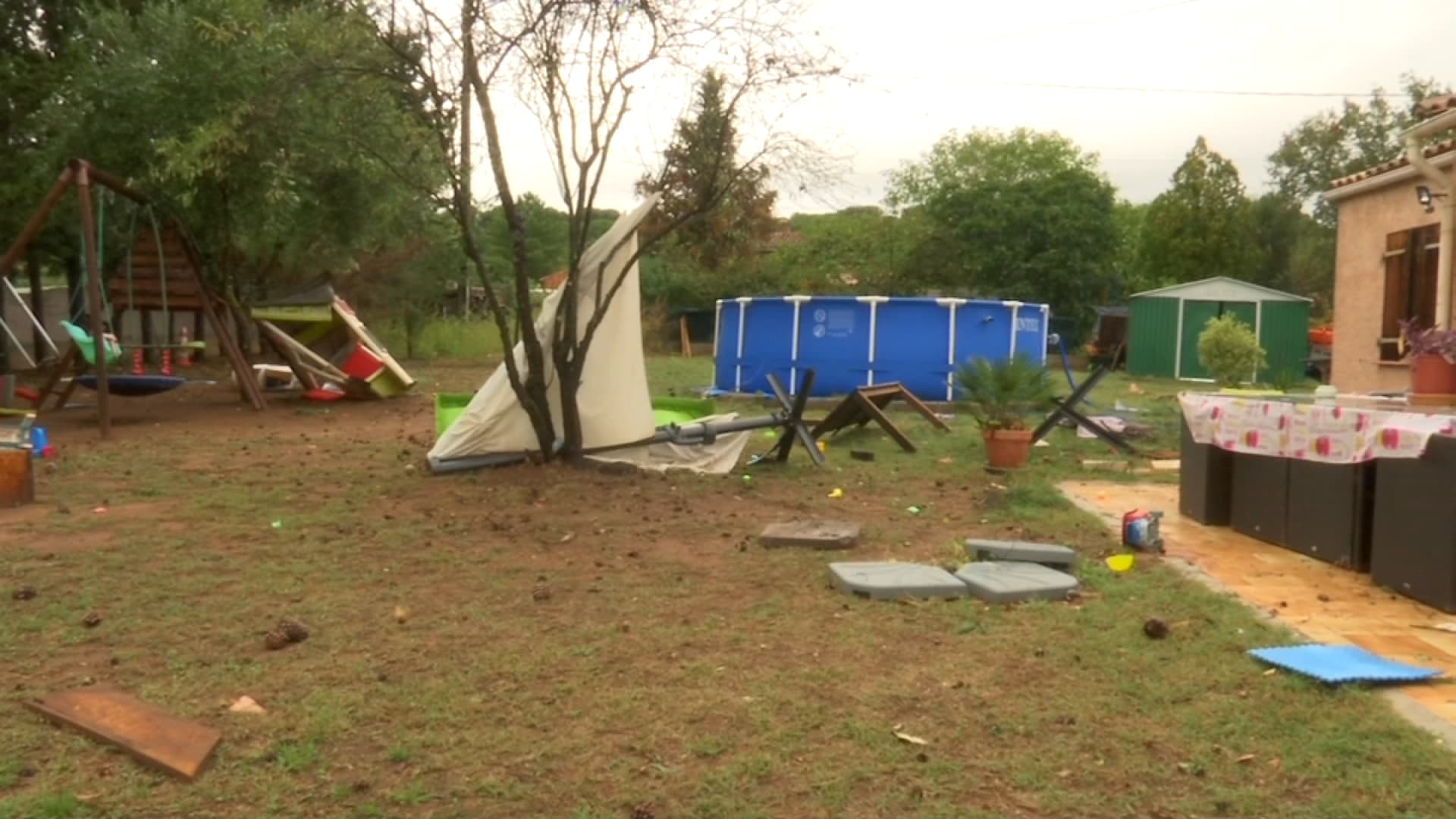 Le jardin de la maison de Brigitte, située à Vidauban (Var), a été dévasté par la tornade ce mardi 24 octobre. Le jardin de la maison de Brigitte, située à Vidauban (Var), a été dévasté par la tornade ce mardi 24 octobre.