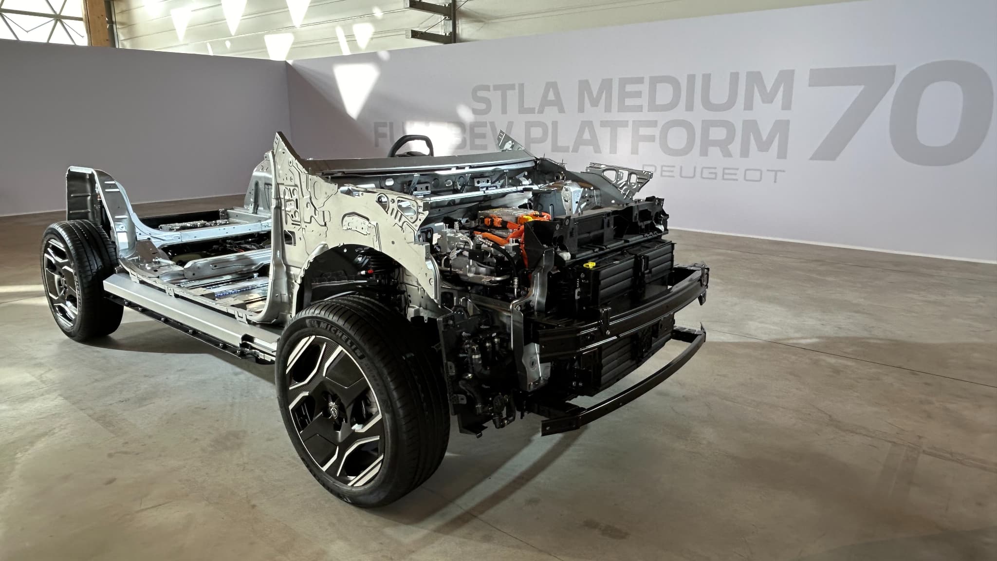 La plateforme multiénergies (thermique, hybride, électrique) STLA medium conçue par Stellantis et qui constitue la base du nouveau Peugeot 3008. La plateforme multiénergies (thermique, hybride, électrique) STLA medium conçue par Stellantis et qui constitue la base du nouveau Peugeot 3008.
