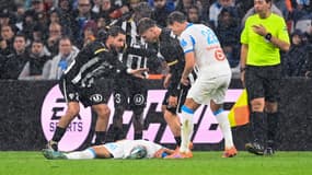 Bilal Nadir au sol lors du match entre l'OM et Angers -le 29/10/2025