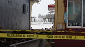 Le quai de Capitola endommagé par de fortes vagues et un orage à Capitola, en Californie, aux États-Unis, le 6 janvier 2023