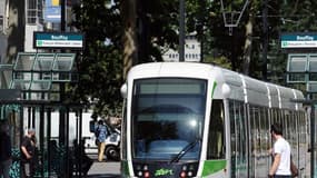 Près de l'arrêt de tramway gare Nord à Nantes, un homme filmait sous les jupes des filles.