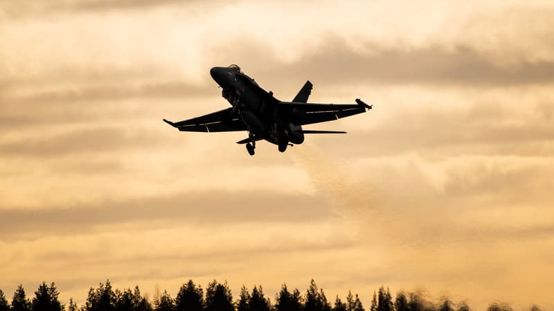 La Finlande coupe une route nationale pour faire atterrir ses avions de chasse