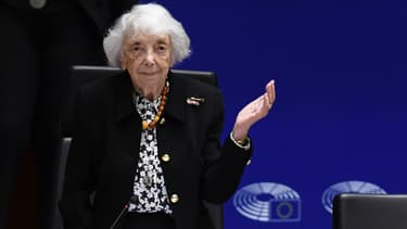 Margot Friedlander, survivante de l'Holocauste, s'adresse aux membres du Parlement européen lors d'une session plénière spéciale sur la Journée internationale de commémoration de l'Holocauste, au Parlement européen à Bruxelles, le 27 janvier 2022.