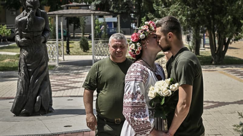 Ukraine: le nombre de mariages célébrés explose malgré la guerre