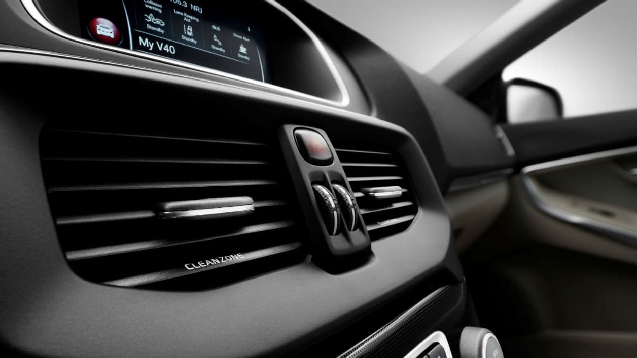 La V40 restylée embarque également une version mise à jour du système Volvo on Call. La V40 restylée embarque également une version mise à jour du système Volvo on Call.