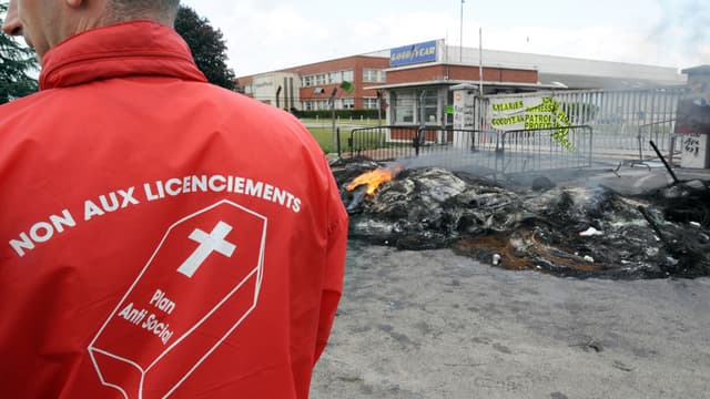 Manifestation de salariés devant l'usine Goodyear d'Amiens en 2008, alors déjà menacée par un plan social