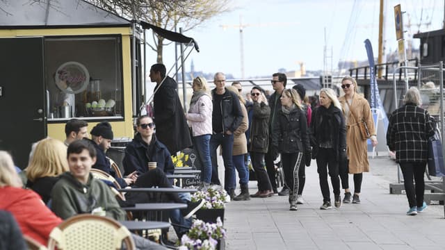 Photo prise le 19 avril à Stockholm, où bars et restaurants sont encore ouverts