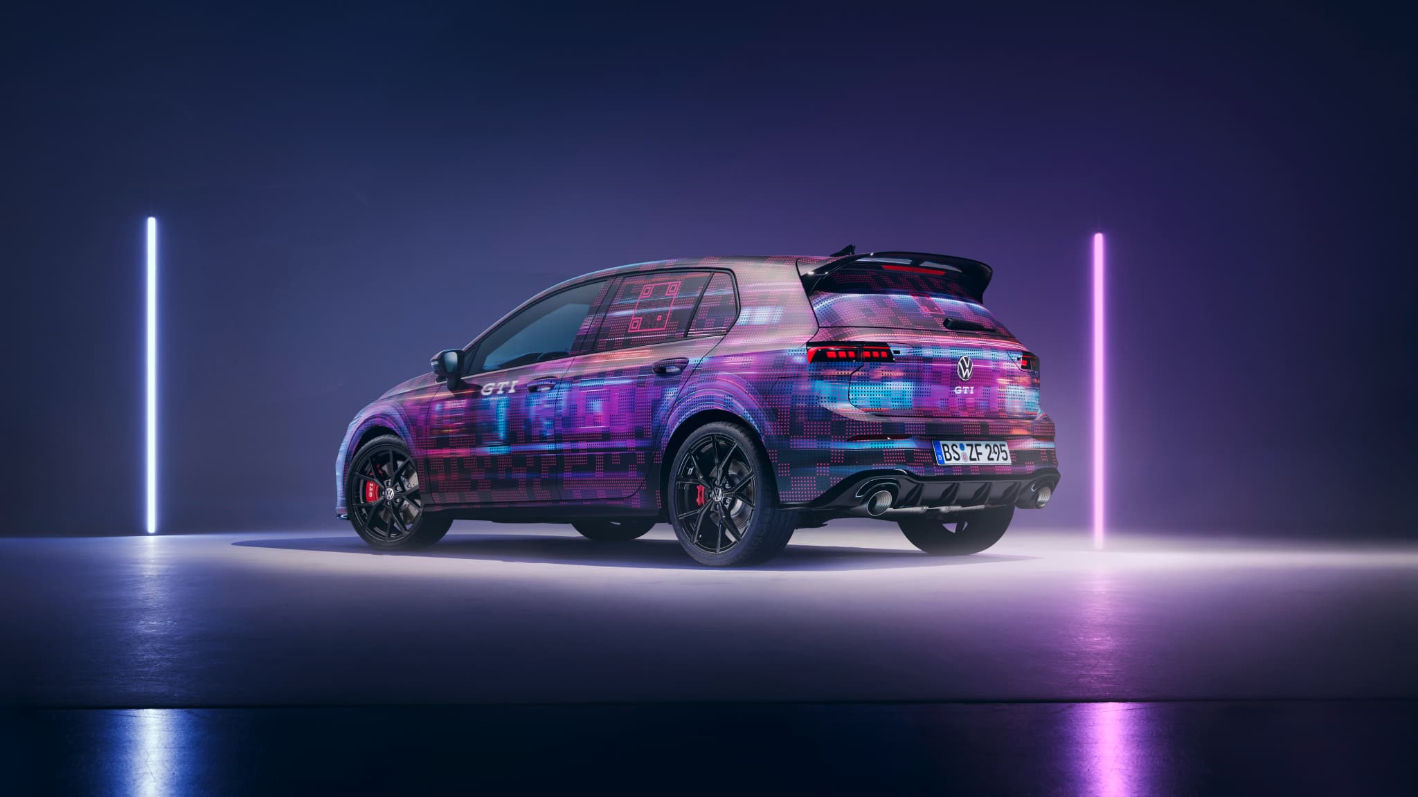 La prochaine Golf GTI qui sera lancée en 2024 a été "teasée" au CES. La prochaine Golf GTI qui sera lancée en 2024 a été "teasée" au CES.
