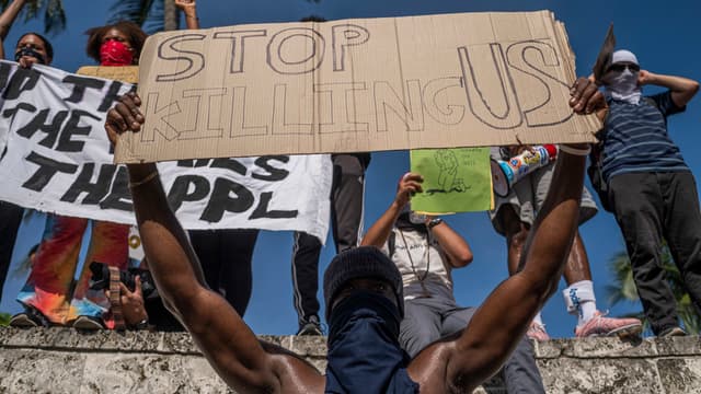 Un manifestant à Miami en Floride, le 31 mai.