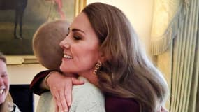 La princesse Kate Middleton lors de sa rencontre en octobre 2024 avec Liz Hatton, adolescente atteinte d'un cancer incurable désormais décédée.