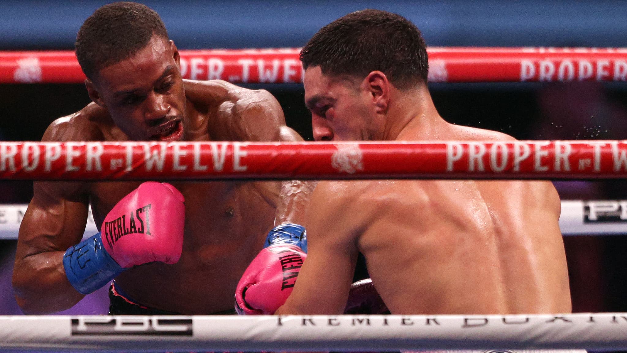 Errol Spence Jr (de face) contre Danny Garcia, son dernier combat en date, en décembre 2020 Errol Spence Jr (de face) contre Danny Garcia, son dernier combat en date, en décembre 2020