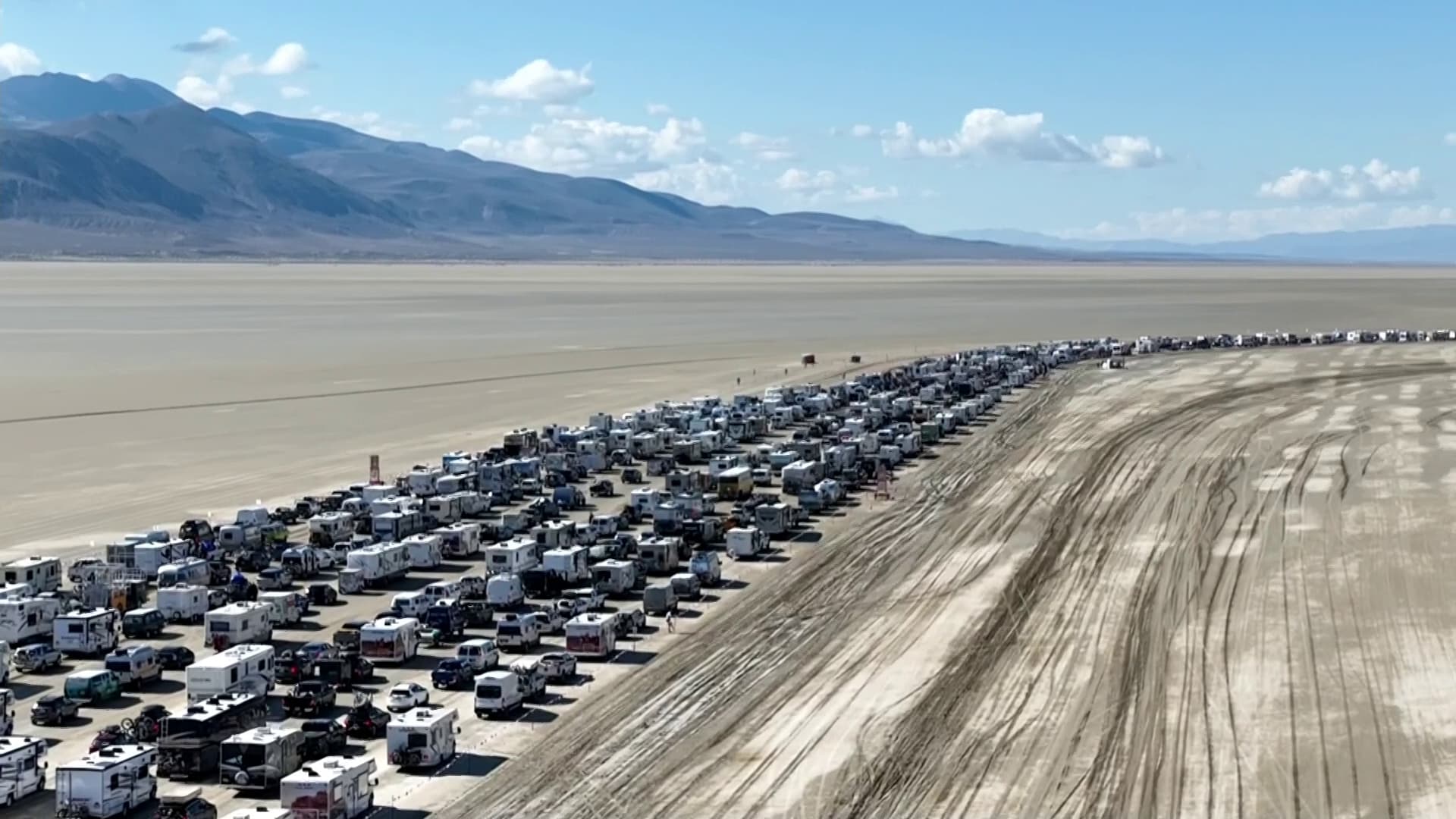 Des milliers de festivaliers du Burning Man quittent le désert du Nevada, le 4 septembre 2023