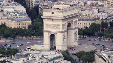La place de l'Etoile, à Paris, avec en son centre l'Arc de Triomphe, en mai 2007.