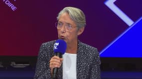 Élisabeth Borne invitée de "BFM Politique" depuis le campus de Renaissance à Bordeaux, le 8 octobre 2023