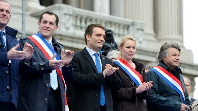 Steeve Briois, Nicolas Bay, Florian Philippot, Marion Maréchal-Le Pen et Gilbert Collard en 2013 lors d'un rassemblement en mémoie de Jeanne d'Arc.