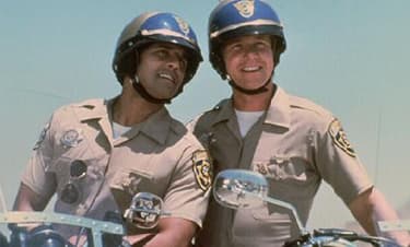Erik Estrada et Larry Wilcox dans Chips.