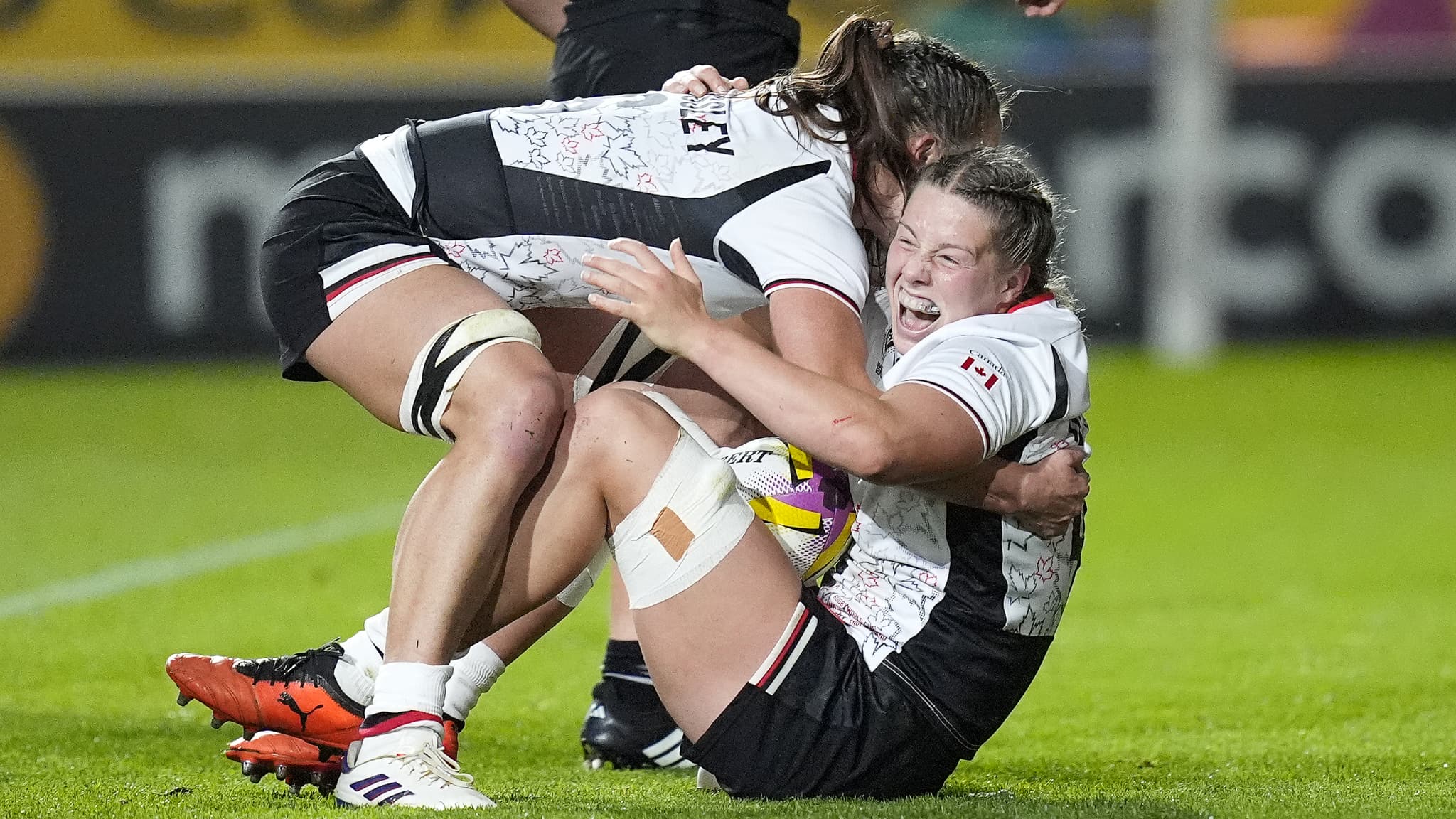 DU FINANCEMENT PARTICIPATIF À LA FINALE DE LA COUPE DU MONDE: LA FOLLE ÉPOPÉE DE L'ÉQUIPE FÉMININE DE RUGBY DU CANADA