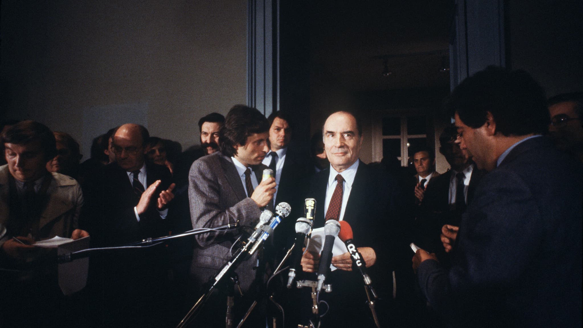François Mitterrand lors de sa brève déclaration à l'issue du premier tour de la présidentielle, le 26 avril 1981