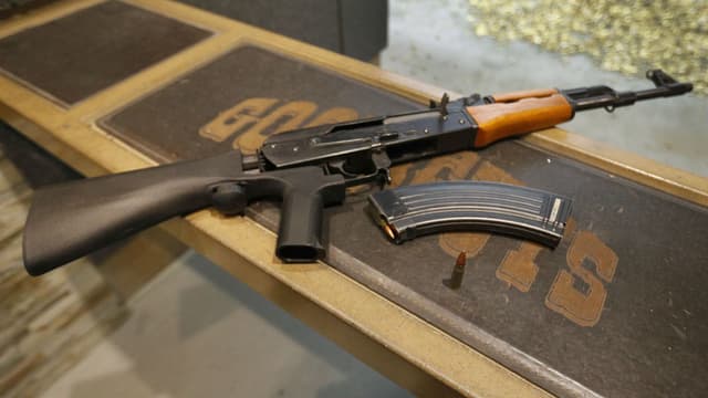 Un fusil semi-automatique. Photo d'illustration