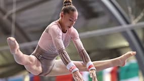 La gymnaste algérienne Kaylia Nemour en Coupe du monde de gym artistique en Allemagne, 22 février 2024
