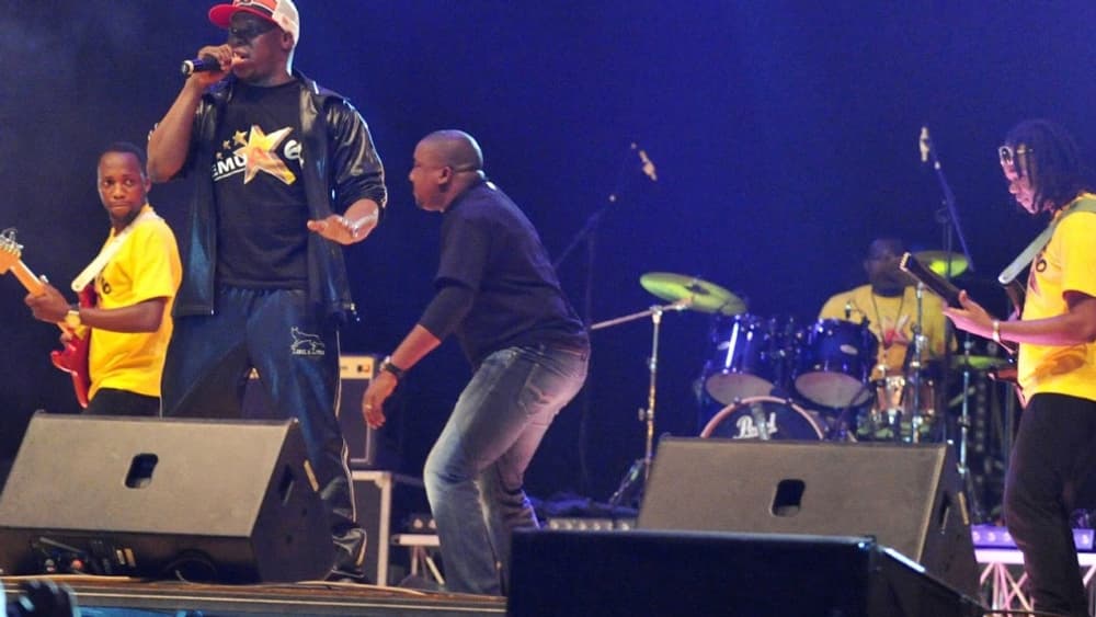 Le groupe Magic System sur scène en Côte d'Ivoire en 2013.