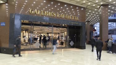 L'enseigne a conclu le 20 mai 2016 avec la CFE-CGC et la CFTC un accord sur le travail dominical pour ouvrir tous les dimanches son magasin amiral.