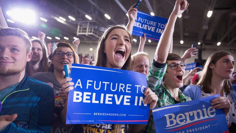 Des supporters de Bernie Sanders en effervescence lors d'un meeting dans le Wisconsin.