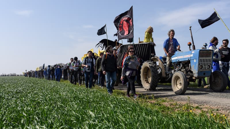 Manifestation dans les Deux Sevres a La Rochenard en mars 2022 contre les bassines 1509414