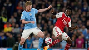 Kevin De Bruyne devant Thomas Partey, à Manchester le 26 avril 2023
