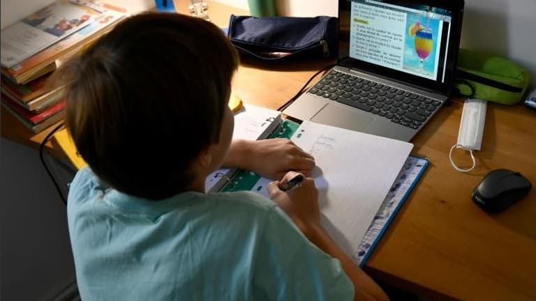 "Bug"... ou "cyberattaque"? L'école à la maison (re)commence avec des problèmes informatiques