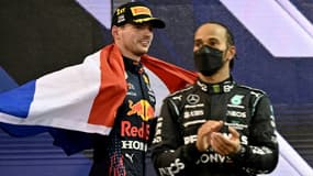 La joie du pilote néerlandais Max Verstappen, après avoir remporté le Grand Prix d'Abou Dhabi, et son 1er titre mondial devant le septuple champion du monde, le Britannique Lewis Hamilton