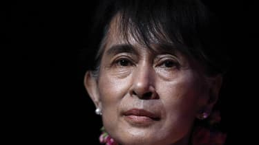 La triomphale tournée européenne de l'opposante Aung San Suu Kyi passe cette semaine par Paris, où une réception digne d'un chef d'Etat sera réservée à la lauréate du prix Nobel de la paix, qui restera quatre jours en France. /Photo prise le 22 juin 2012/