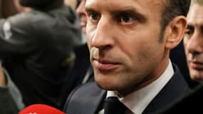 Emmanuel Macron en déplacement à Maubeuge (Hauts-de-France), a dû à nouveau répondre à la polémique concernant l'hommage au Maréchal Pétain, jeudi 8 novembre.